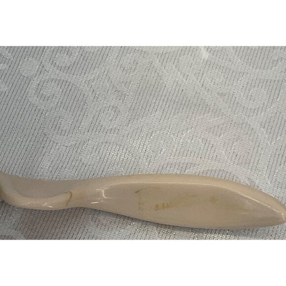 Beaut-Tease Vintage Beige Plastic Handle Round Bristle Brush - Picture 3 of 6